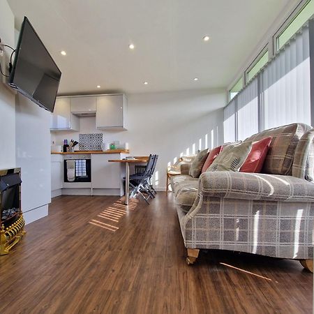 67 Broadside Holiday Chalet Near Broads & Beaches สตาแลม ภายนอก รูปภาพ